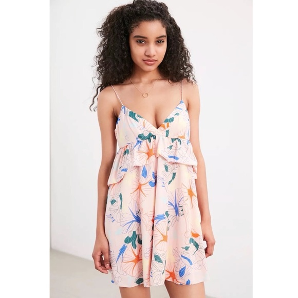 Alice + Urban Outfitters // Heaven Ruffle Dress🌛 - Picture 2 of 16